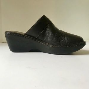 Born Clogs Size 8 Brown
